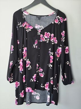 Stunning Torrid Black Blouse with Pink Floral Button Front Size 1X